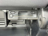 【ETC】高速道路などの料金所における自動料金支払いシステムです。車載器と料金所のアンテナとの間で無線通信を行い、料金を自動で支払うことができます。