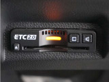 ◆ETC2.0装着◆進化したドライブ体験。料金収受システムだけだったETCが生まれ変わって、高速道路を賢く使うETC2.0に進化しました。多彩な情報サービスが便利で快適なドライブ体験を提供します。