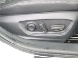 パワーシート搭載。微妙な調整が手軽にでき、ピッタリのポジションで運転することが可能です。
