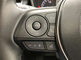 運転中、オーディオの操作をしてて、ハッとしたことはありませんか?ステアリングスイッチは、運転中でもハンドルでオーディオの操作が可能です。安全なドライブをサポートします。