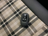 スマートキーをポケットやバッグに入れたままで、キーを差し込むことなくボタンを押すだけでエンジンが始動します。