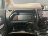 車検証入れになどにも使える便利な収納BOXあります。