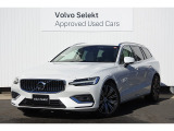 ワゴンでありながらクーペを思わせるスタイル「V60」ボディカラーは、クリスタルホワイトパール。