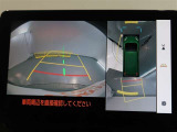 パノラミックビューモニター付きです。車両を上から見たような映像をモニター画面に表示。運転席からの目視では見にくい、車両周辺の状況をリアルタイムでしっかり確認できます。