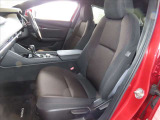 内外装程度の良い人気のMAZDA3ファストバックが入庫です♪ETCやナビ、360&deg;モニターなど、装備も充実しております!是非この機会にご検討下さい♪