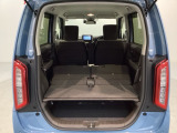 リアシートを倒すと、ラゲッジスペースを広くお使いいただけます!
