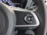 アダプティブクルーズコントロール機能付きです。走行中に先行車の様子を検知しながら、設定した車速の範囲内で先行車との距離のキープを支援します。詳細は販売店スタッフまでおたずねください。