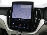 Googleのアプリとサービスがビルトインされ、スマホと同じように車両を直感的に操作できます。Googleマップが統合されており、リアルタイムの交通情報、音声操作によってより早く目的地に到着できます。