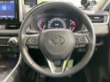 【純正革巻きステアリング】上質な革を使用することで、手にしっかり馴染みとても運転しやすいハンドルです♪