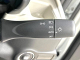 【オートライト】周りの明るさに応じて自動でヘッドライトの点灯・消灯ができる機能です!ライトの付け忘れ・消し忘れなどが無くなり、雨の日や夕方の走行も安心!トンネル通過時も便利ですね♪