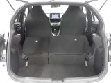 セカンドシートを倒すとさらに広々のラゲッジスペース