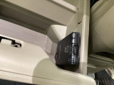 グローブBOX内のカードの取り出しもしやすい場所にETCがついています。高速道路の料金所の通過もラクラクです!。