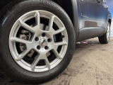 ●純正17インチアルミホイール:輸入車ならではの卓越した走りを支えるホイールと足回りです!日本車の走りに慣れている方にもぜひ体感して頂きたいほど、高いレベルでまとまっています!
