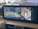 アラウンドビューモニターは4方のカメラで真上から車を見たようにモニターで確認ができる日産の自慢の装備です。是非実際の車で体感してみてください。