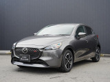 世界統一名称の『MAZDA2』となったコンパクト。「Be a Driver」のスローガンのもと、最適なドライビングポジションを提供できる室内空間と思い通りの走行性能を持った、クラスを超えたお車です!