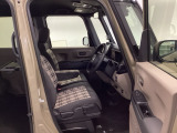 シートはフィット性も良く、楽な運転姿勢を保てます。