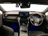 シンプルながら機能性あふれる運転席廻りです。視界性もよく、運転しやすいですよ。