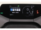 【レーンディパーチャーアラート】白線・黄線が整備された高速道路または自動車専用道路を走行中、車線からの逸脱の可能性を運転者に警告するとともに、逸脱を回避するためのハンドル操作の一部を支援します。