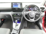 運転席からの視界はこんな感じです☆お気軽にご来店いただき、実際に座って是非お確かめください。ドライバーに寄り添う快適な操作フィールをもたらすステアリングです。
