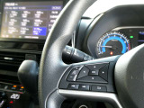 ナビの音量など車両情報を手元で操作できるハンドルスイッチ付き。