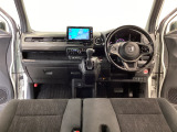 【前方視界】開放的な前方視界!運転がしやすく疲れにくいです♪窓が大きく、見通しがとっても良いおクルマですよ♪