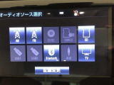 Bluetooth(ブルートゥース)接続機能付き。スマートフォンなどからお気に入りの音楽をワイヤレス再生できます。ドライブがさらに楽しくなりますね。