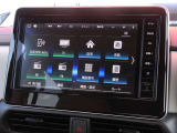 ナビゲーション+AV 2画面表示(デュアルウィンドウ)、TV、FM/AM、Bluetooth Audio、microSDカード(音楽/動画ファイル再生)、ハンズフリーフォン、スマホでの地図更新も可能な高性能大型ナビです。