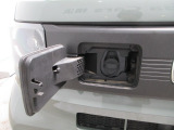 充電ポートは車両前部に装備されています。