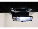 【デジタルインナーミラー】車両後方カメラの映像を映します。ヘッドレストや荷物などで視界を遮らずに後方を確認することができます。切替レバーを操作して通常のミラーモードに変更ができます。