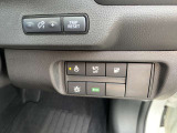 ステアリングヒーター付きです。。スイッチを入れると2、3分でステアリングのまわりがじんわりと温まってきます。