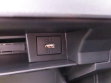 USBポートはスマートフォンの充電などにご利用いただけます♪