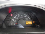 とっても見やすいメーターです。夜間時はラグジュアリーな気分にさせてくれる照明が魅力ですので、夜のドライブも楽しみになりますよ♪
