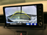 リバースギアに入れるだけで後方の表示へ切り替わります。夜間や雨の日の駐車も楽になりますよ。