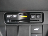 ◆ETC2.0装着◆進化したドライブ体験。料金収受システムだけだったETCが生まれ変わって、高速道路を賢く使うETC2.0に進化しました。多彩な情報サービスが便利で快適なドライブ体験を提供します。