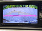 【バックカメラ】駐車時に後方がリアルタイム映像で確認できます。大型商業施設や立体駐車場での駐車時や、夜間のバック時に大活躍!運転スキルに関わらず、今や必須となった装備のひとつです!
