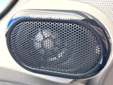 ●harman/kardonサウンドシステム:オーディオ専門メーカーが手掛けるプレミアムスピーカーを装備。多数のスピーカーから、音の粒立ちまで分かる高品質な音楽をお楽しみいただけます。