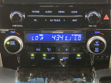 オートエアコンは温度を設定するだけで、自動で風量などを設定してくれます。運転しながら操作も必要ないので、安全性も向上します。