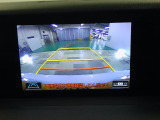 バックカメラの画像です。ガイドラインがスムースな車庫入れをサポートいたします。車庫入れの安心感がアップしますね。