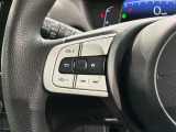 ステアリングにオーディオ操作スイッチが付いています。オーディオ画面に直接タッチしなくても操作が出来ますので、運転に集中できます。