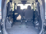 普段のお買い物や通勤、送迎等に十分な荷室スペースを確保しております。セカンドシートを倒すと、大きな荷物の積載も可能です♪