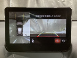 狭い場所での駐車やすれ違いなどでより的確な運転操作に役立つ360&deg;ビューモニターが装備されています。