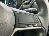 ステアリングに運転中に電話応対可能なスイッチがあるので運転中手が離せない場面でも通話できちゃいます!!