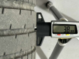 夏タイヤの残り溝は3.8mmです。スリップラインからは2.0mmとなっております。