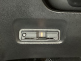 ハンドルの左下にETCがついています。高速道路の料金所の通過も楽々です。 カードの取り出しもしやすい場所についています。