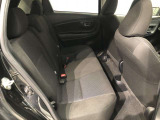 【後部座席】も当然、綺麗・清潔に仕上げております。内装の綺麗なお車は気持ちが良いですし、コンディションのいい車が多いです。これもオススメの1台です。