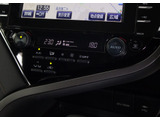 ★使いやすさや安全性を追求したステアリング周り!高級車ゆえにスイッチ類が多いのも特徴ですね!考え尽くされた配置ですぐに使いこなす事が出来ますのでご安心下さい!是非、体感してみて下さい!!