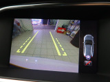 【パークアシスト・カメラ】駐車時に後方がリアルタイム映像で確認できます。大型商業施設や立体駐車場での駐車時や、夜間のバック時に大活躍!運転スキルに関わらず、今や必須となった装備のひとつです!