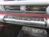 オートエアコンで車内はいつでも快適です♪