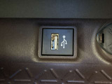こちらのクルマはUSB接続コネクタも装備されています♪スマホの充電などにお使い下さい。ご旅行中での充電切れも、これなら心配いりませんね!