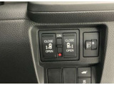 【両側パワースライドドア】両側がパワースライドドアになっており、運転席のスイッチやスマートキーでも開閉が可能です!開口部も広いので乗り降りも楽々♪